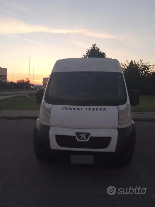 Peugeot Boxer 2011 photo 2