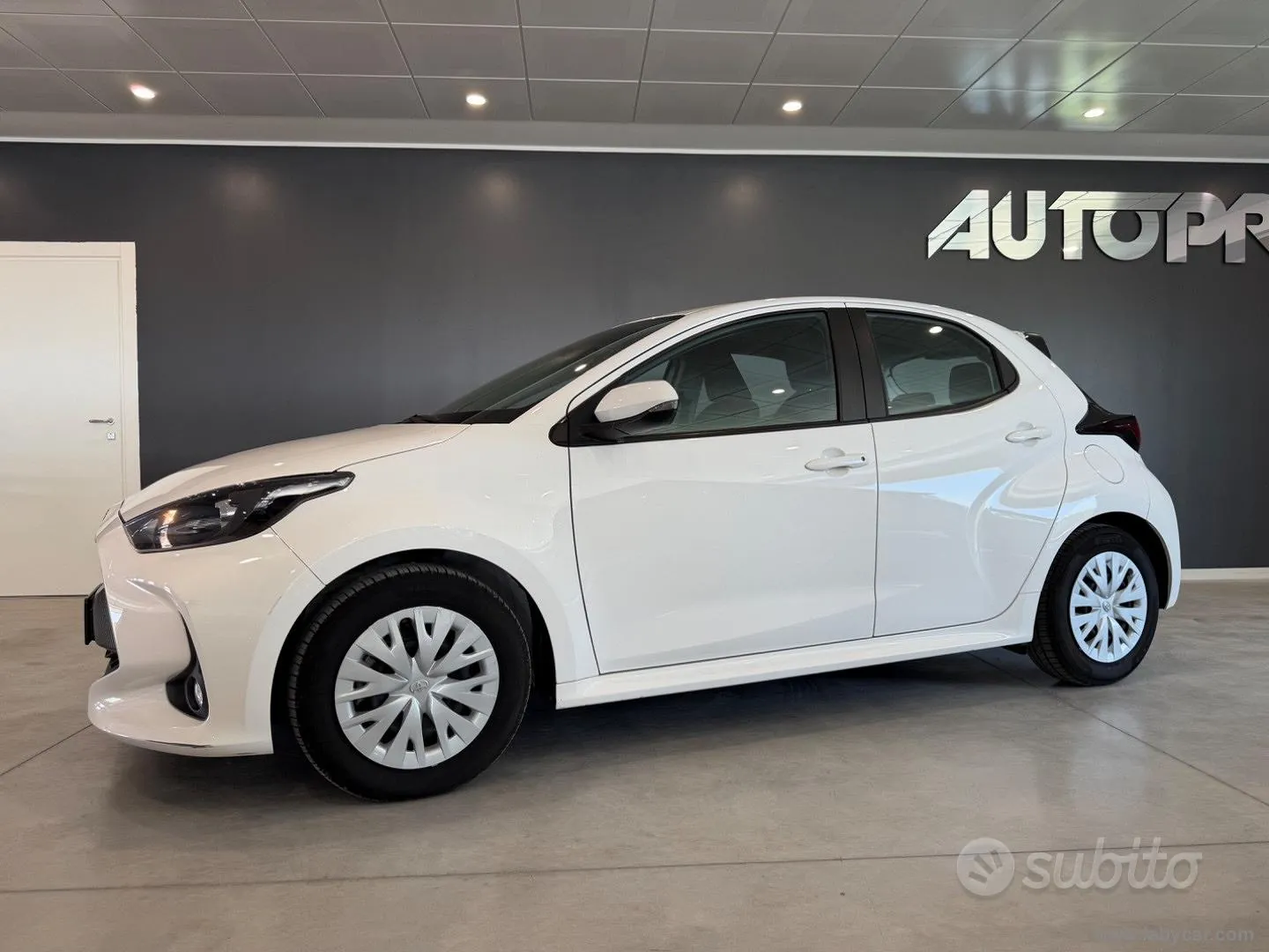 Toyota Yaris 2022 photo 2