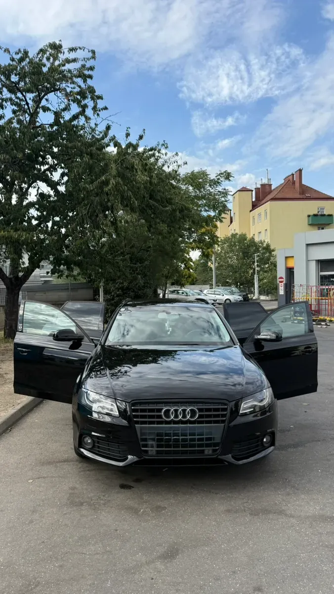 Audi A4 2009 photo 2