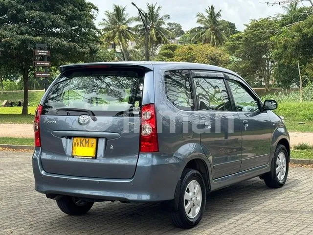 Toyota Avanza 2010 photo 4