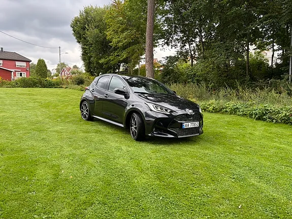 Toyota Yaris 2023 photo 2