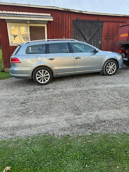 Volkswagen Passat 2011 photo 2