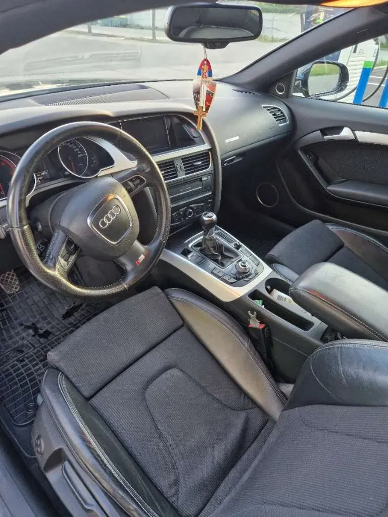 Audi A5 2011 photo 2