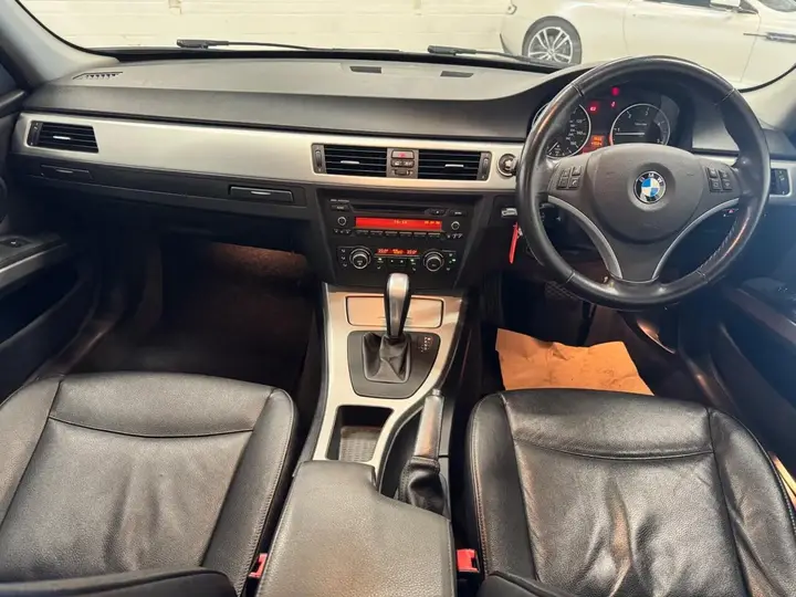 BMW 3 Series 2012 photo 2