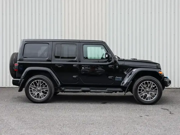 Jeep Wrangler 2023 photo 2