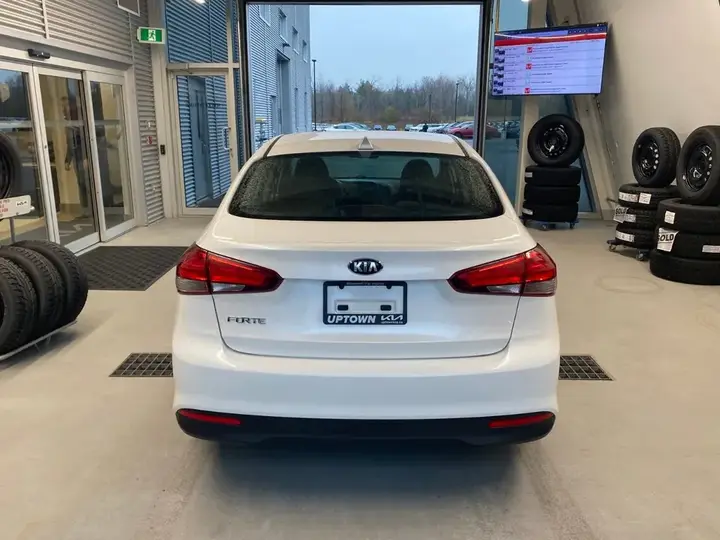 Kia Forte 2018 photo 4