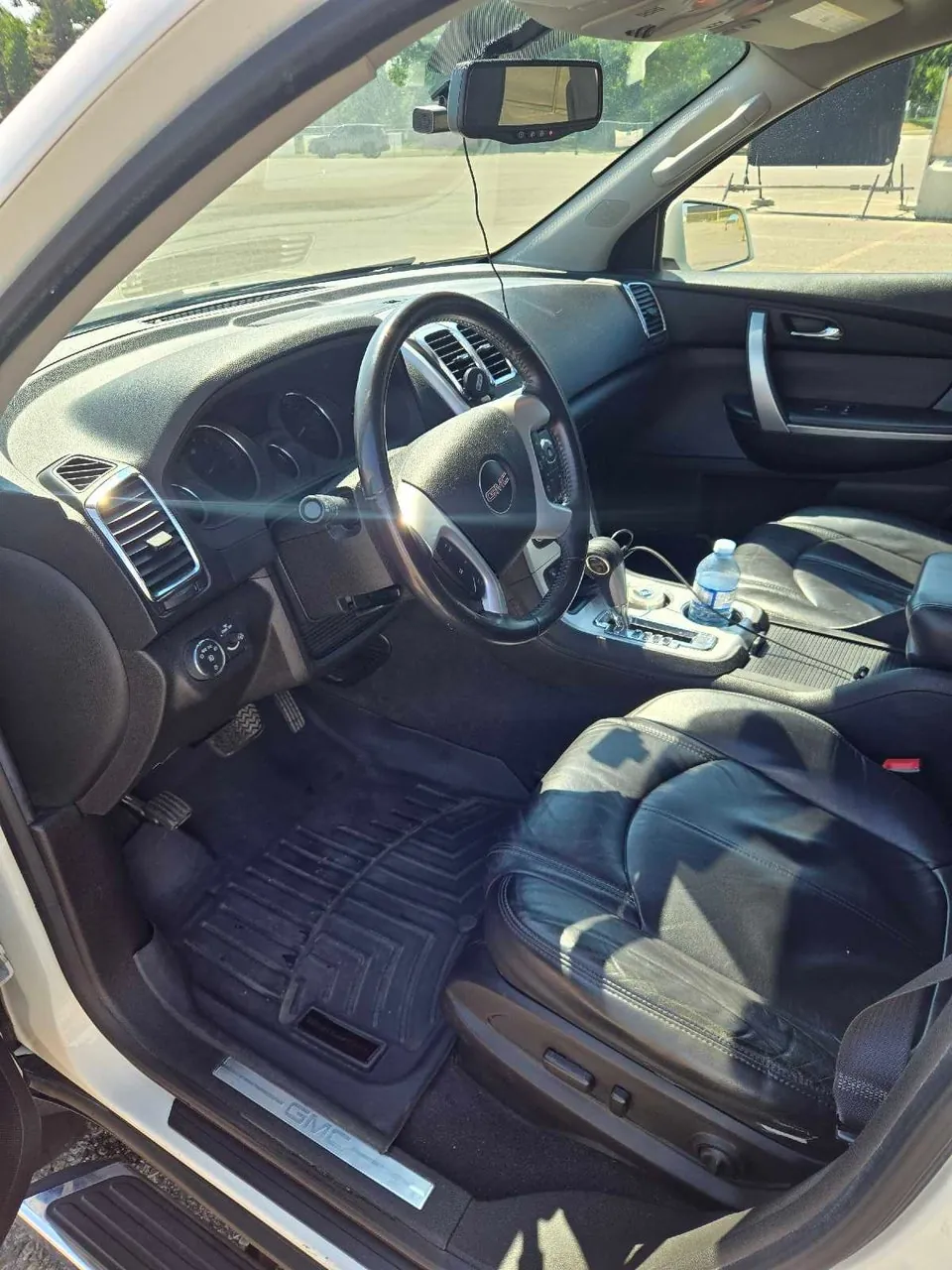 GMC Acadia 2012 photo 3