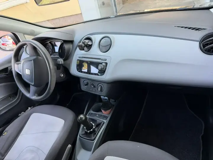 Seat Ibiza 2012 photo 2