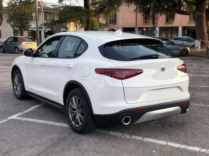 Alfa Romeo Stelvio 2017 photo 3