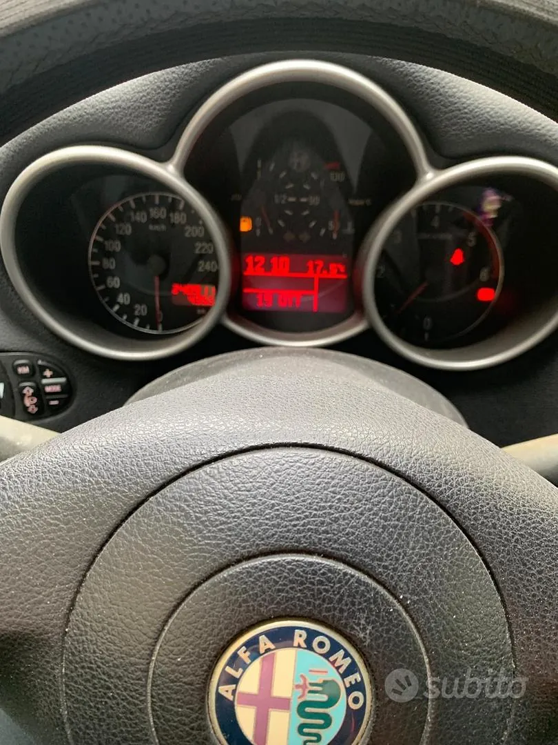 Alfa Romeo 147 2004 photo 3
