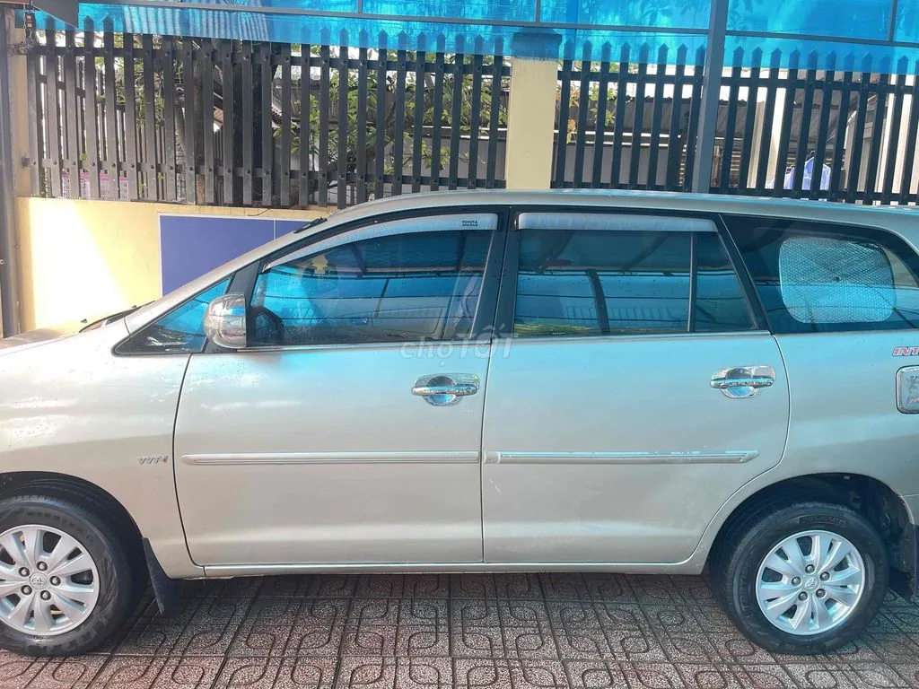 Toyota Innova 2011 photo 3