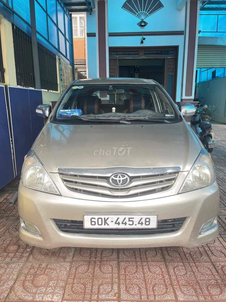 Toyota Innova 2011 photo 2