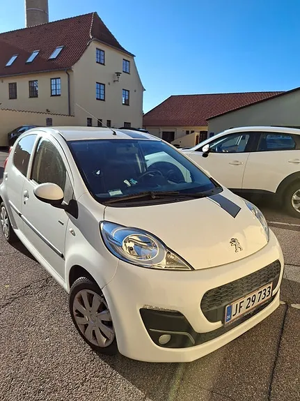 Peugeot 107 2012 photo 2