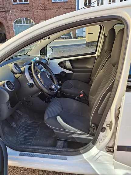 Peugeot 107 2012 photo 3