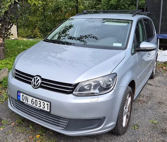 Volkswagen Touran 2011 photo 2