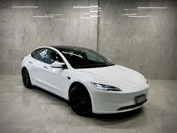Tesla Model 3 2024 photo 2