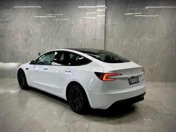 Tesla Model 3 2024 photo 3