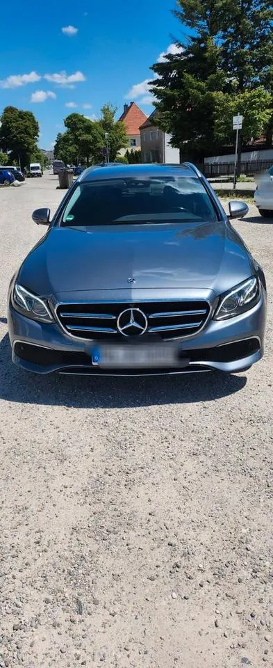 Mercedes-Benz E 220 D