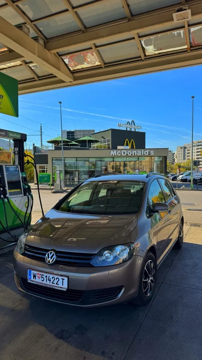 Volkswagen Golf 2010 photo 3