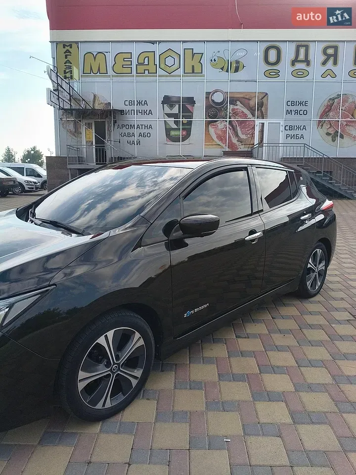 Nissan Leaf 2018 photo 2