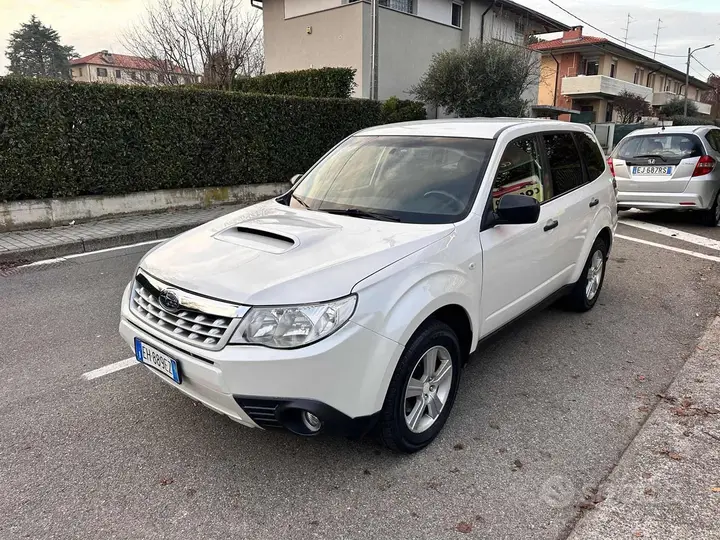 Subaru Forester 2011 photo 2
