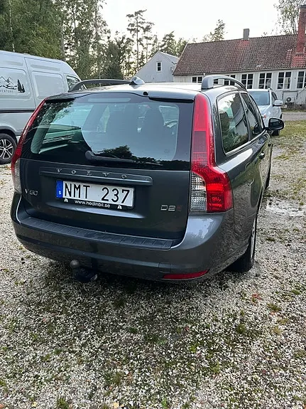 Volvo V50 2011 photo 2
