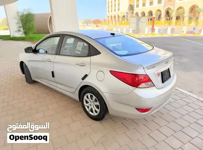 Hyundai Accent 2013 photo 2