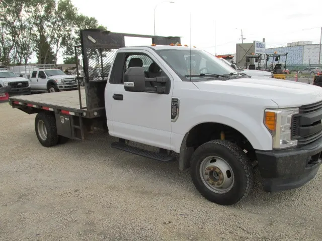Ford Super Duty F-350 2017 photo 3