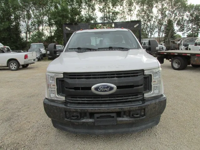 Ford Super Duty F-350 2017 photo 2