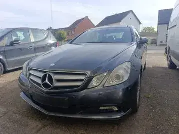Mercedes-Benz 220