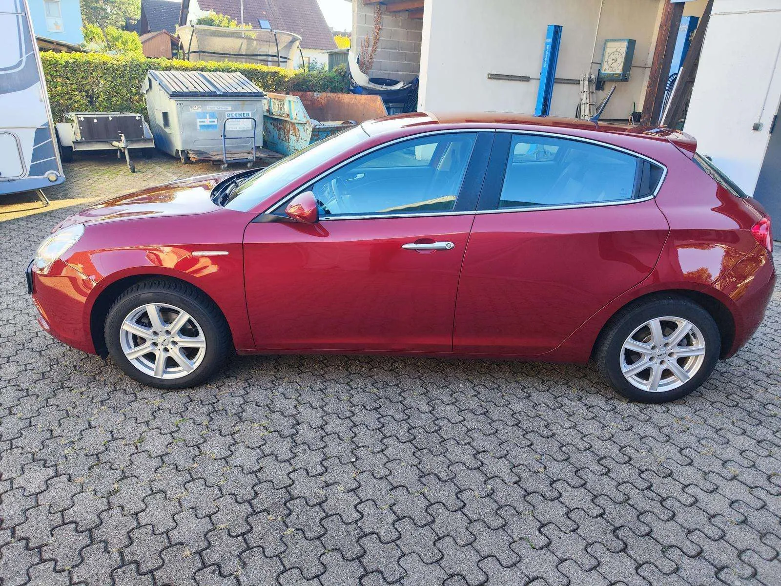 Alfa Romeo Giulietta 2011 photo 2