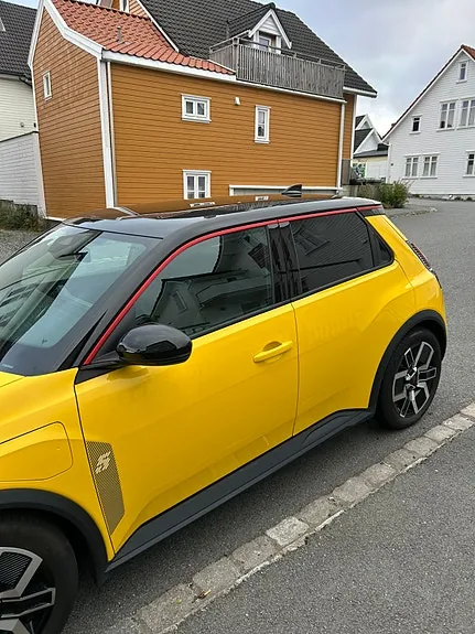 Renault 5 E-Tech 2025 photo 2