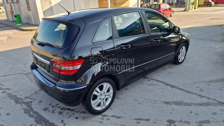 Mercedes-Benz B 180 2009 photo 3