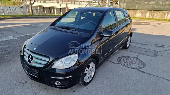 Mercedes-Benz B 180