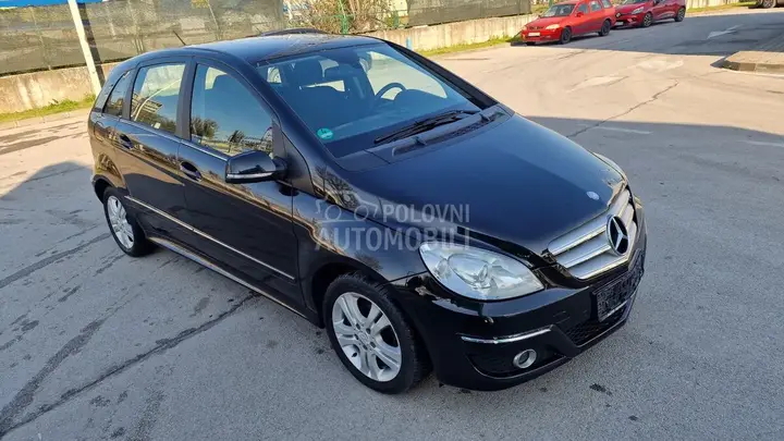 Mercedes-Benz B 180 2009 photo 2