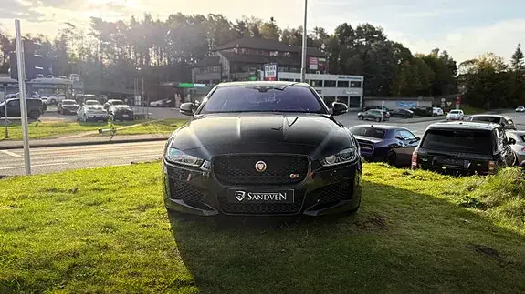 Jaguar Xe 2017 photo 3