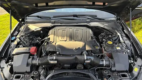 Jaguar Xe 2017 photo 4