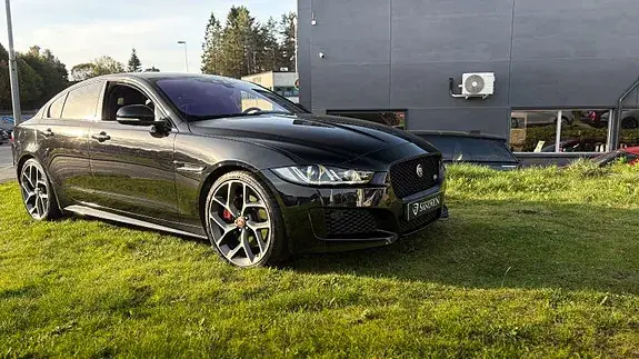 Jaguar Xe 2017 photo 2