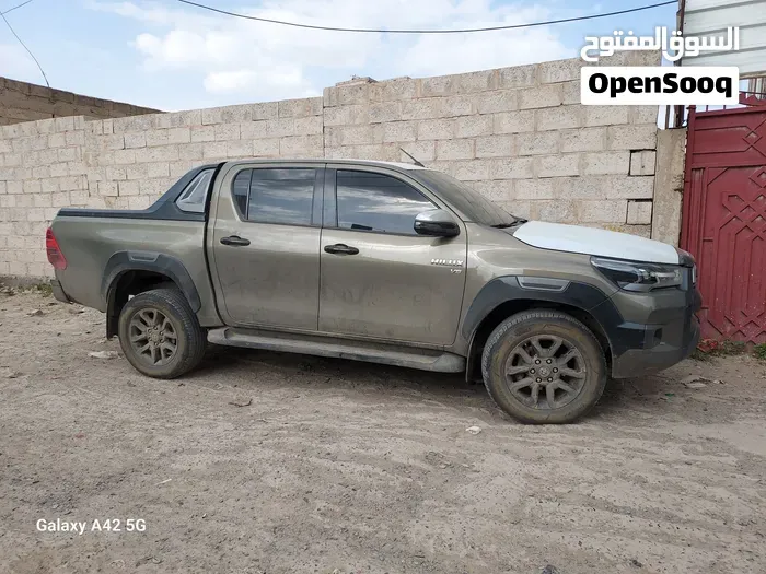Toyota Hilux 2022 photo 2