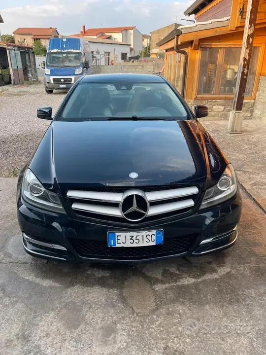 Mercedes-Benz C-Class 2011 photo 2