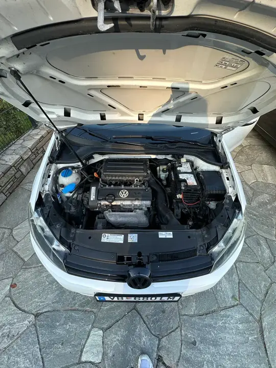 Volkswagen Golf 2010 photo 3