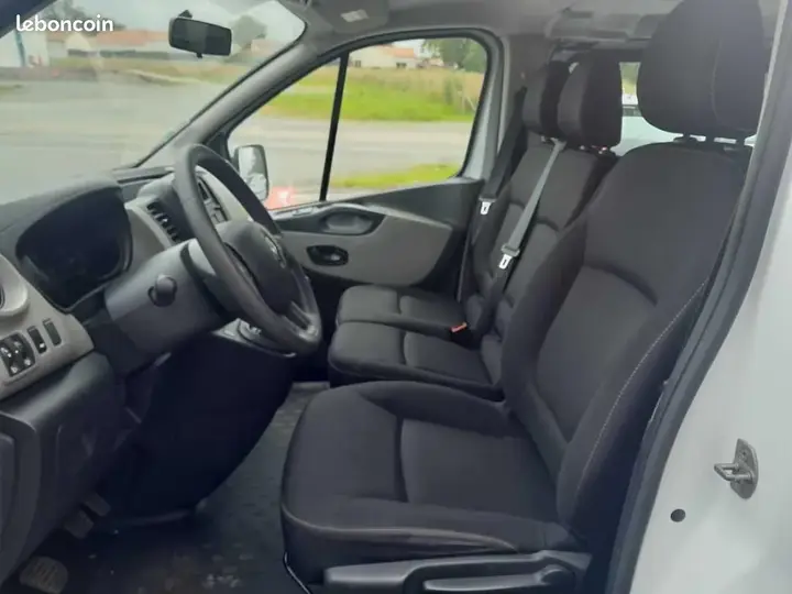 Renault Trafic 2016 photo 4