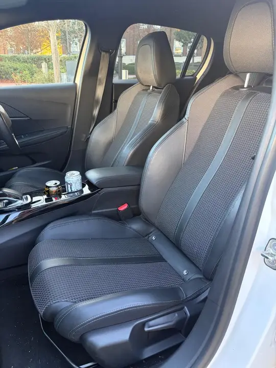 Peugeot E-208 2020 photo 5