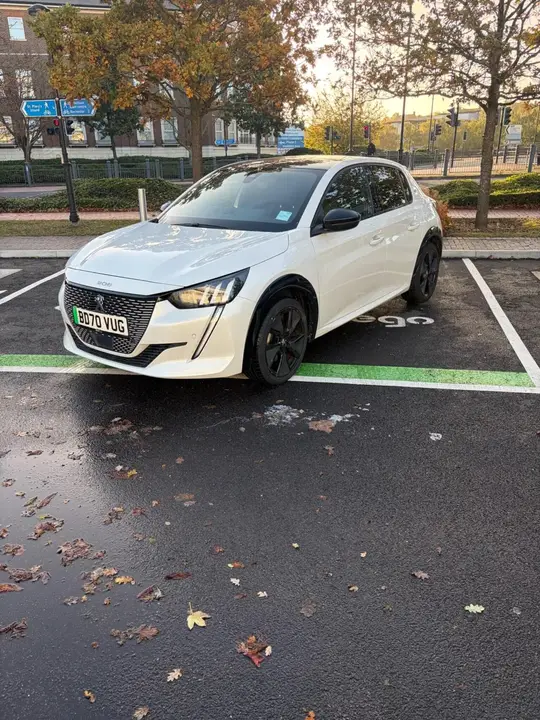Peugeot E-208 2020 photo 2