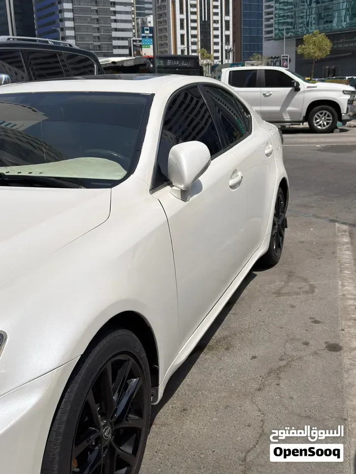 Lexus Is 300 2011 photo 2