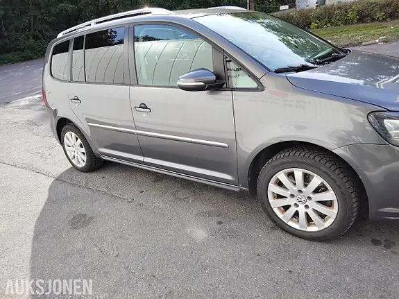 Volkswagen Touran 2012 photo 4
