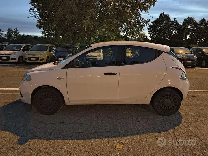 Lancia Ypsilon 2019 photo 2