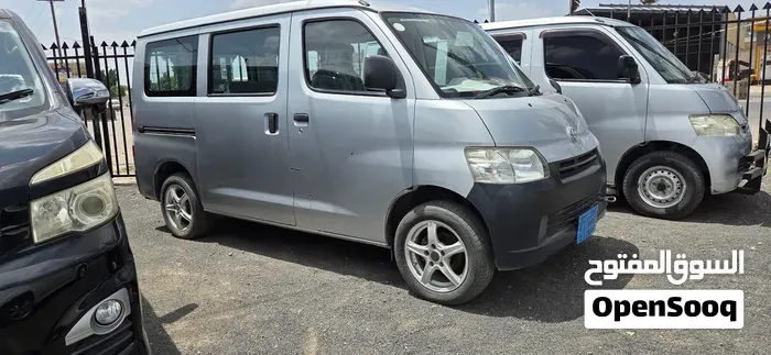 Toyota Bus - Van 2009 photo 2