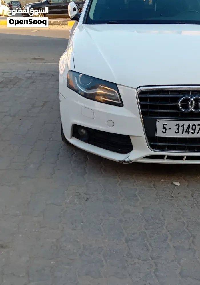 Audi A4 2011 photo 2