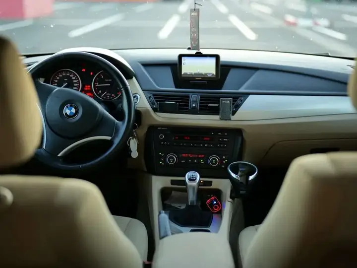 BMW X1 2011 photo 2